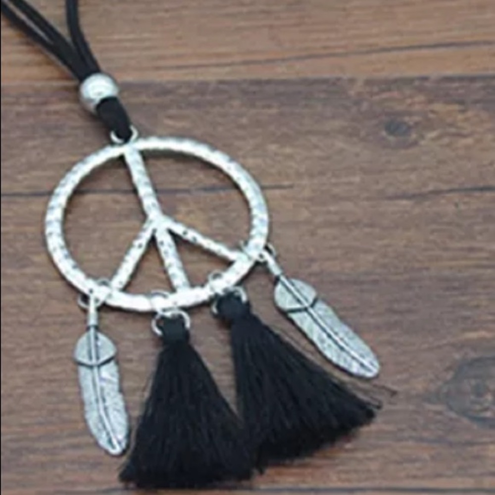 BURGUNDY TASSEL & FEATHER BOHO NECKLACE - Picture 3 of 4